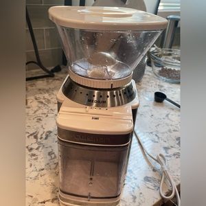 Cuisinart DBM-8W Supreme Grind Automatic Burr Mill, Cream. normal used